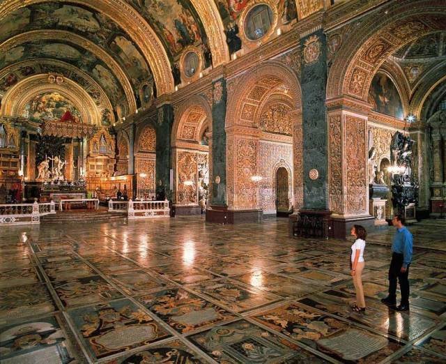 1. Müzelerini ziyaret etmelisiniz.