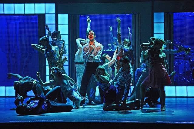 9. Drag Queen şovlarına katılın.