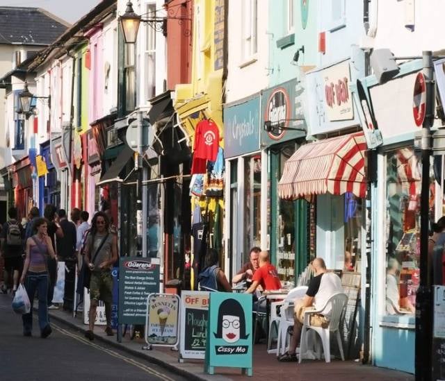 4. Eğitim, yemek, alışveriş, eğlencenin ve huzurun bir arada bulunduğu şehirdir.