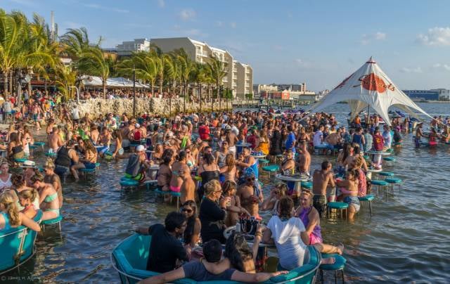 4. Şehir kalabalıktır.