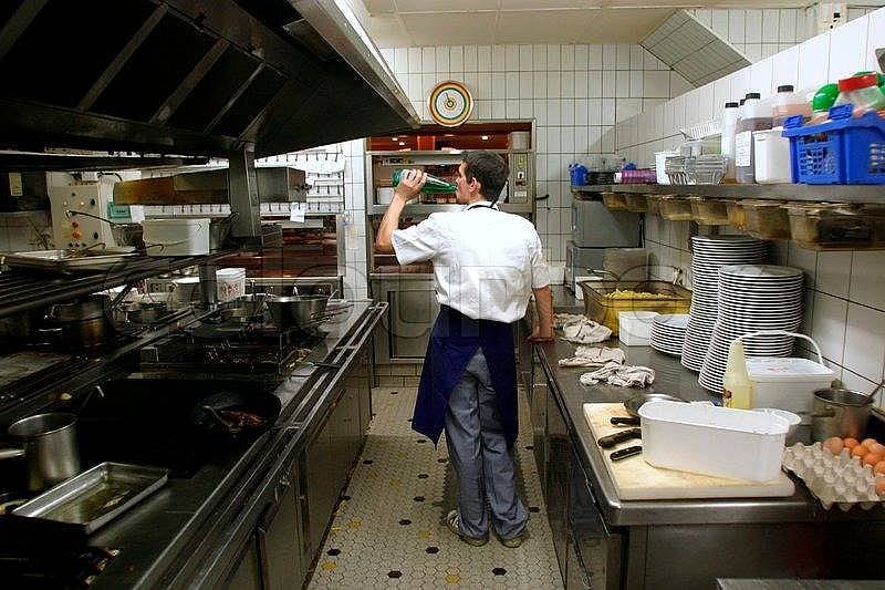 4. Mutfakta çalışırken müşterilerle İngilizce pratiği yapamazsınız.