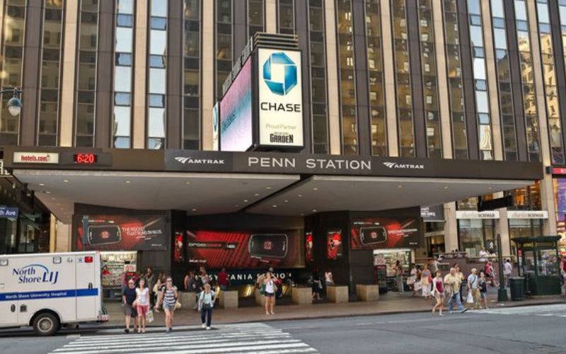 17. Nihayet ABD’nin doğu yakasına, New York Penn İstasyonu’na ulaşıyorsunuz.