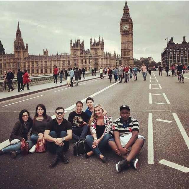 7. Yurtdışına çıkın ve orada en az 1 ay yaşayın.