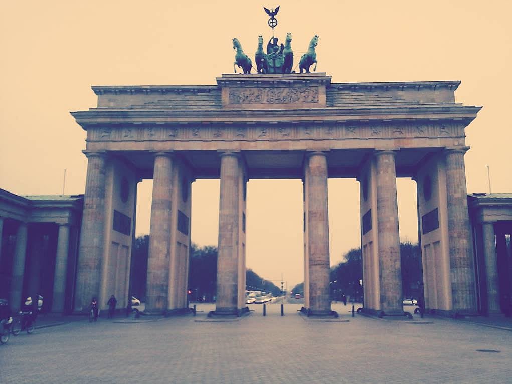31. Berlin Brandenburg Kapısı'ndan da geçtim.
