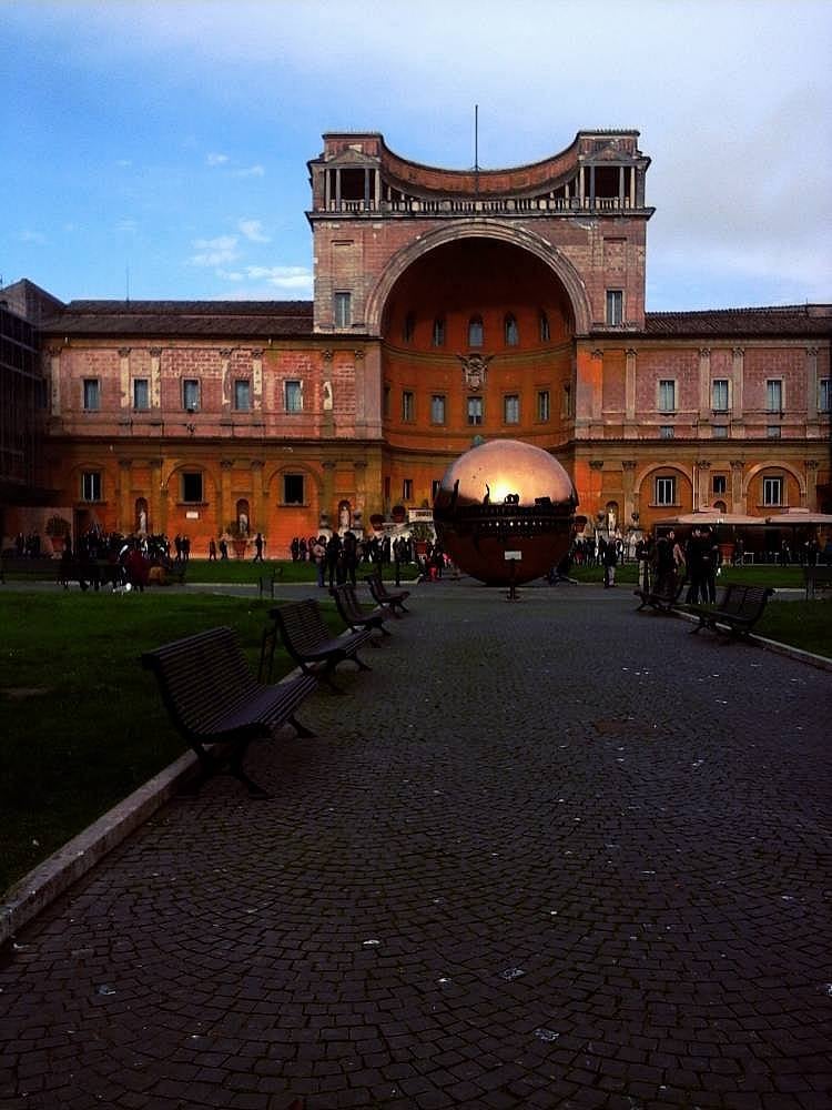 28. Vatikan Müzesi hayatımda gördüğüm en etkileyici müzeydi.