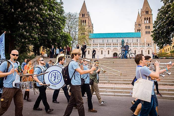 1. Macaristan üniversiteleri altyapı ve gelişmişlik açısından yüksek standartlardadır.