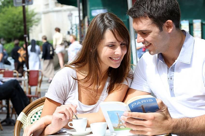 9. Seyahat rehberi edinin.