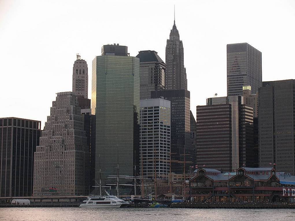 12. Titanic’i ilk kez görüp devasa gemiye baktıkları gibi baktığımız şehir: “New York”