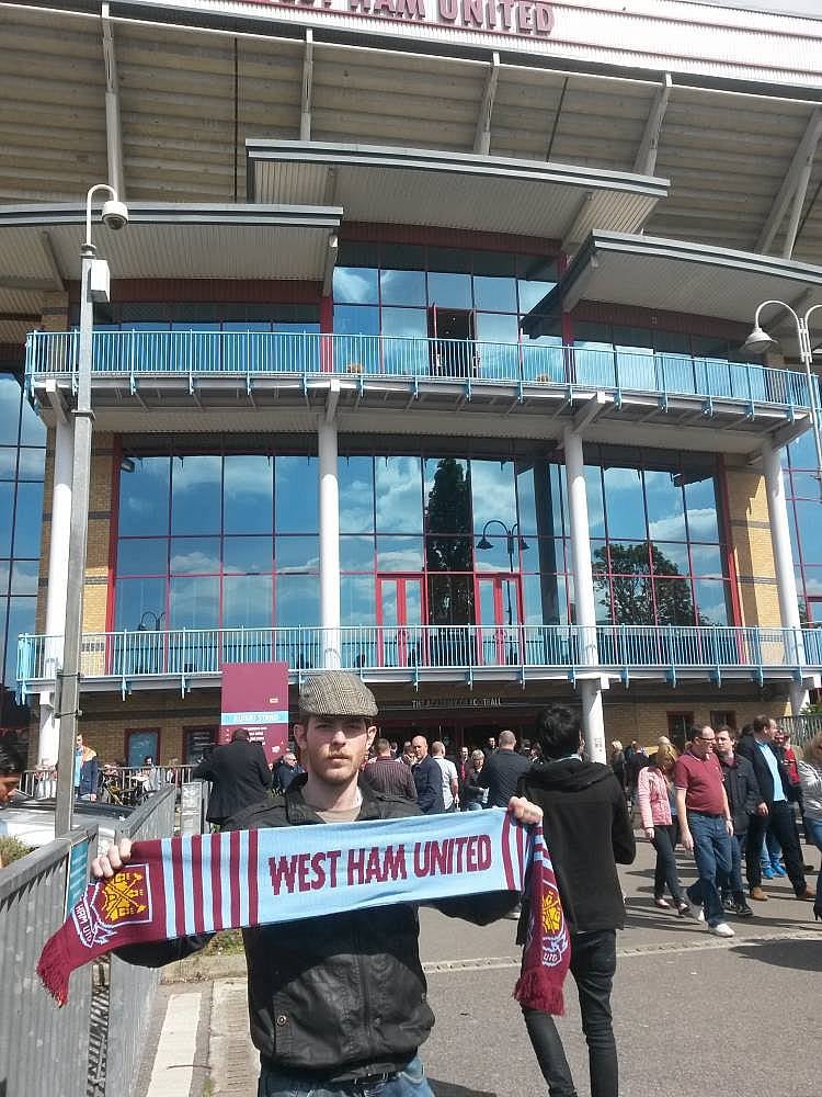 7. Tabi ki bir Premier Lig maçı izlemeden dönemezdim!