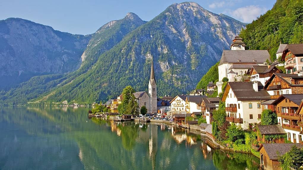 2. Avrupa'daki otobüs ve tren yolculukları ile 1 euroya bile bilet bulabilirsiniz.