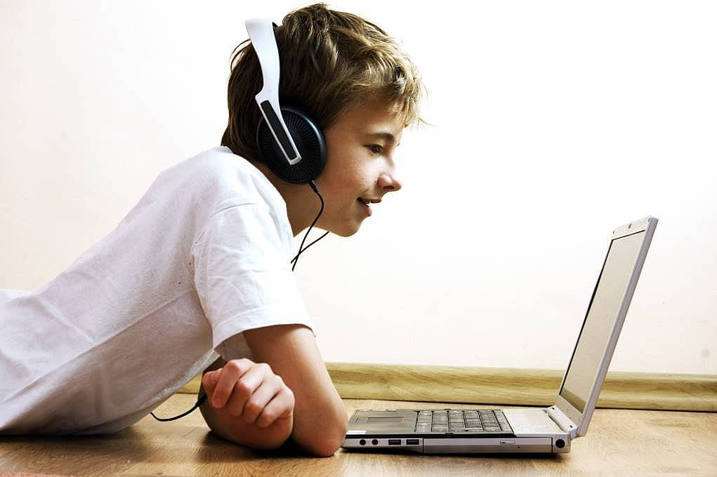 4. Videolarla İngilizce öğrenin.