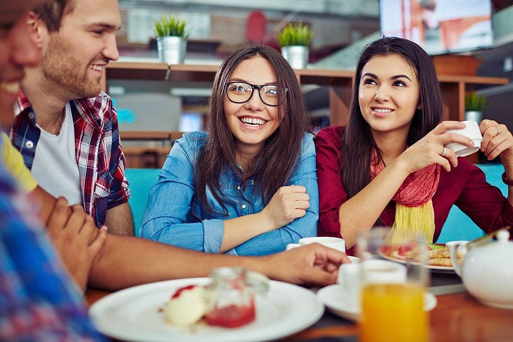 9. Yabancı arkadaşlar edinin.