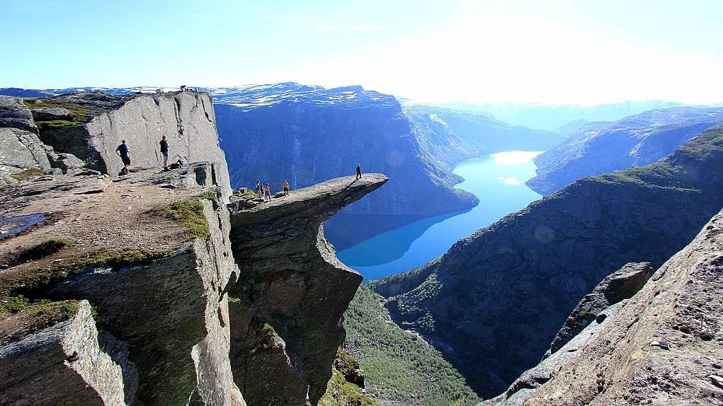 8. Trolltunga (Norveç)