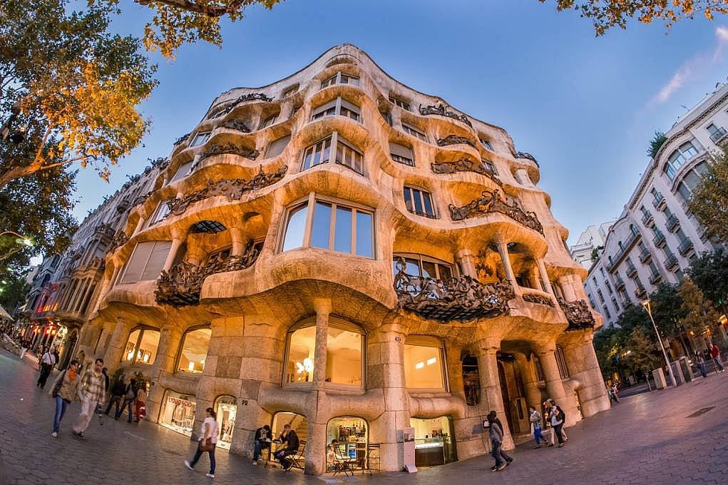 1. Casa Mila (İspanya)