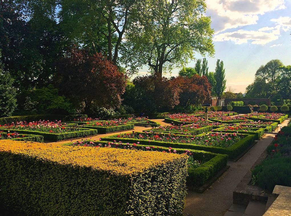 Bahçeler ve çiçekler