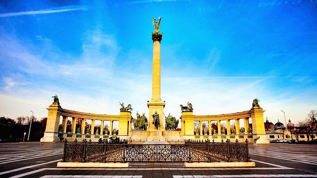 9. Kahramanlar Meydanı