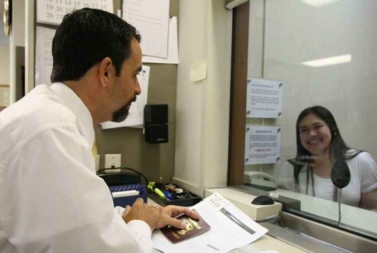 1. Yüzünüzde güller, çiçekler açsın.