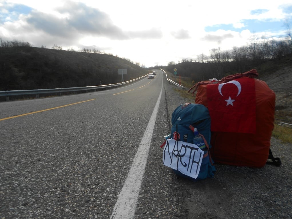 3b. Otostopla gideceğiniz yerin adını kartona yazın.