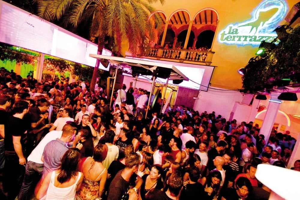 10. Barselona gecelerini yaşamadan dönmeyin.