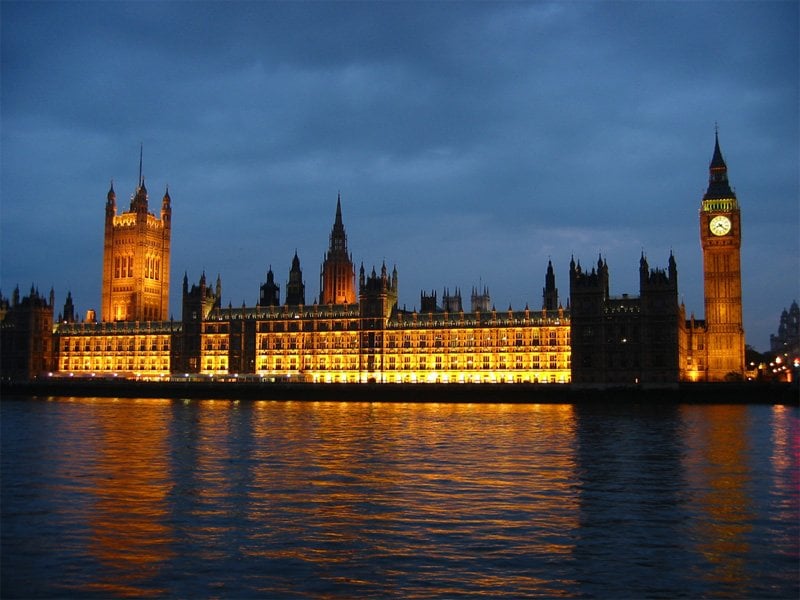 8. Parlamento Binası'nda ölmek yasaktır.