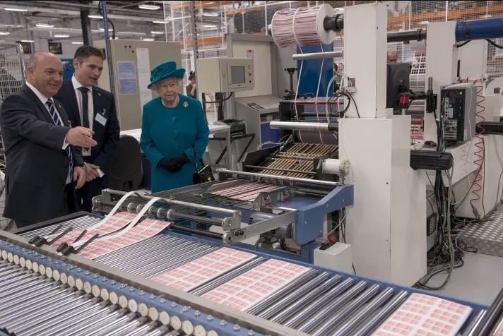 10. Bir banknotu çizmek veya damgalamak yasalara aykırıdır.