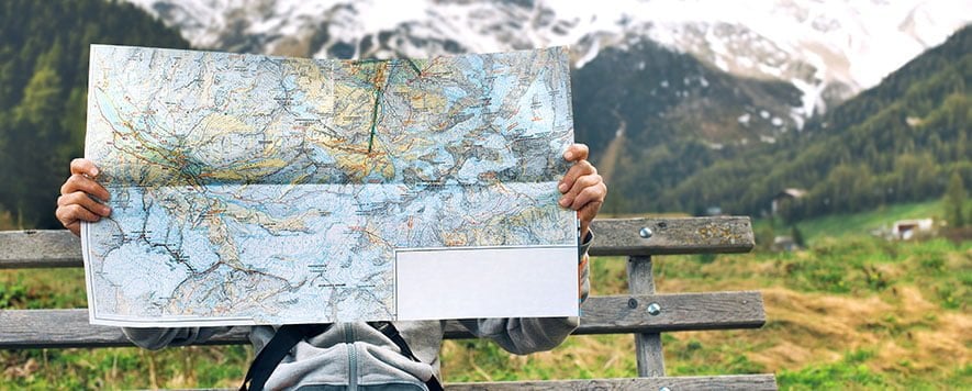 4. “Uzaklara gitmek, denizler, sınırlar, ülkeler, inançlar aşmak fırsatı çıktığı zaman hiç duraksama.” – Amin Maalouf