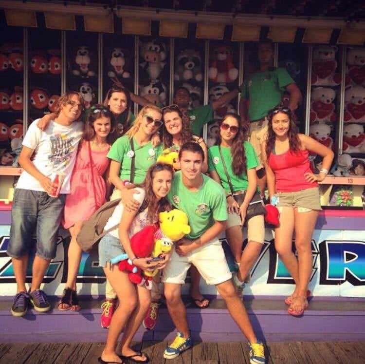 2. Gel gelelim bu kız WAT için nereye gitti, hangi pozisyonda çalıştı, neler yaptı?