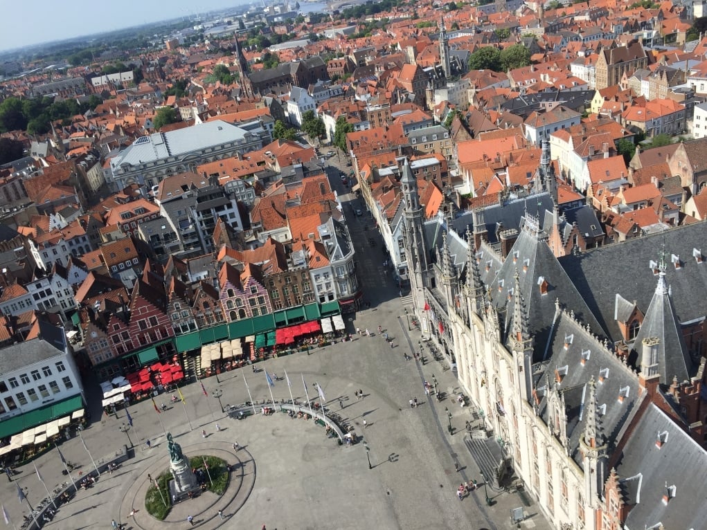 2. Az avm, çok turistik yer.