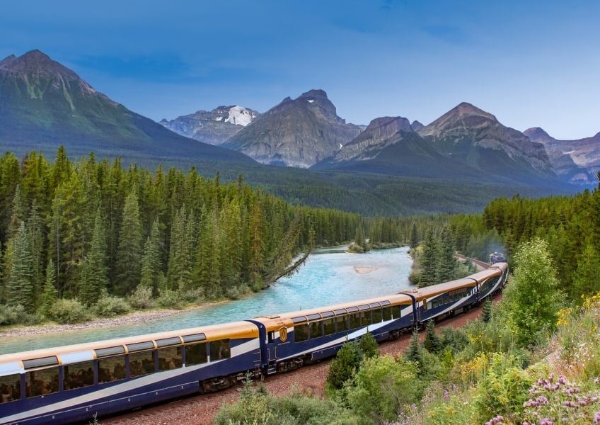 2. Rocky Mountaineer - Kanada
