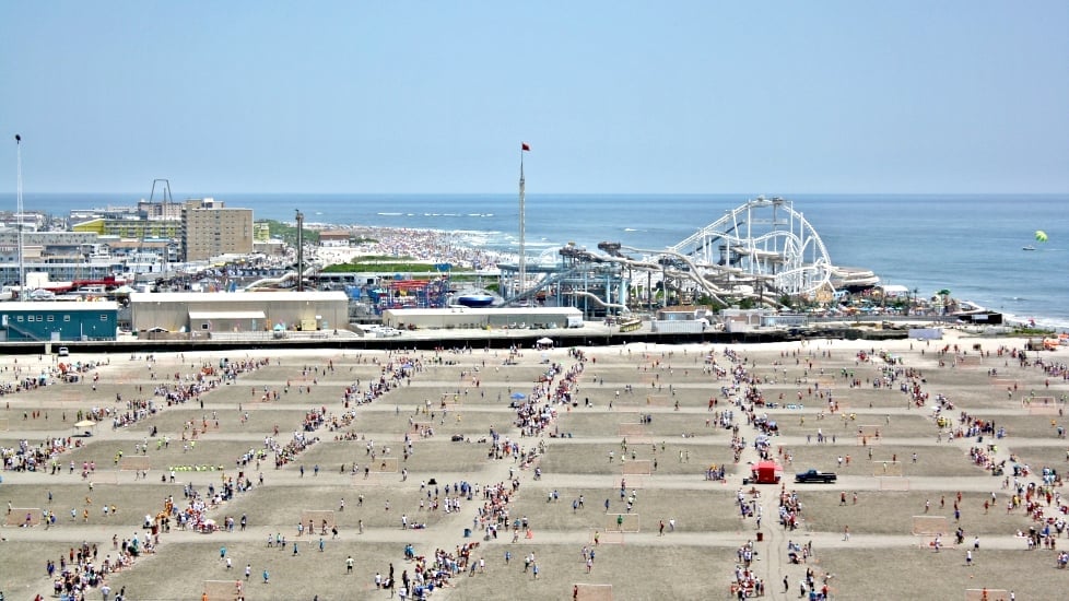 5. Uçsuz bucaksız bir sahilde çalışarak tatil yaparsınız.