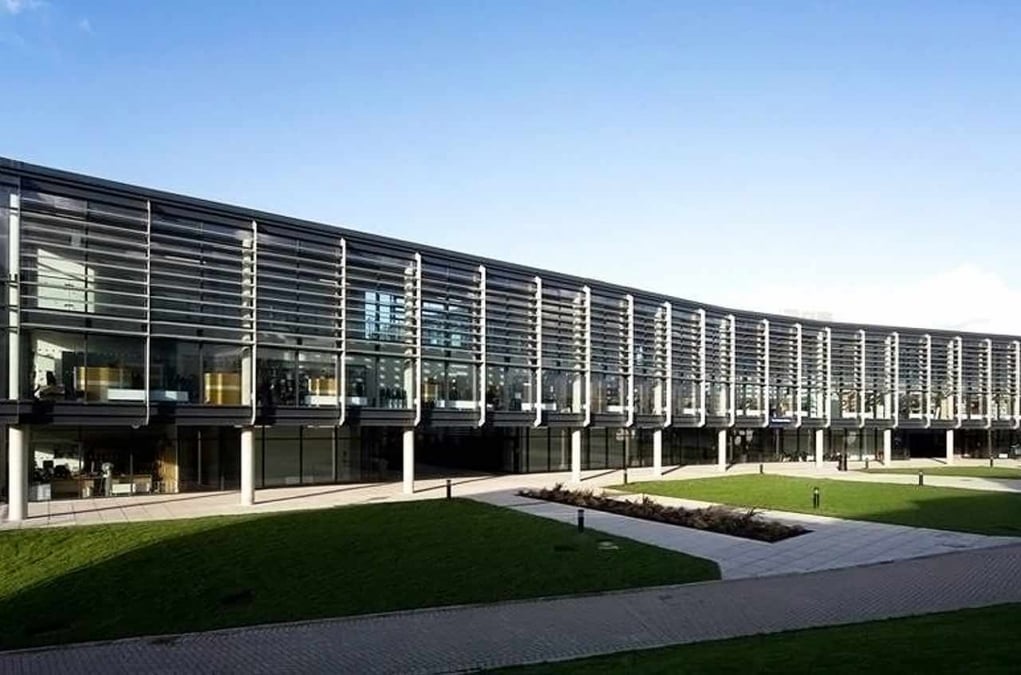4. Brighton Üniversitesi