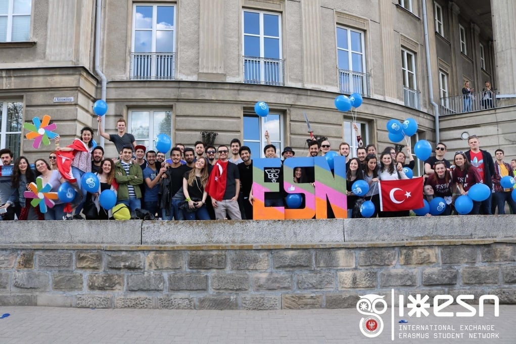 5. Dil okulu ve Erasmus etkinlikleri nasıl olur? Bunlara katılmalı mıyım?