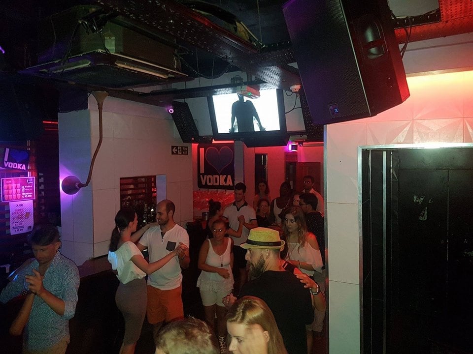 7. Latin dansı öğrenin.