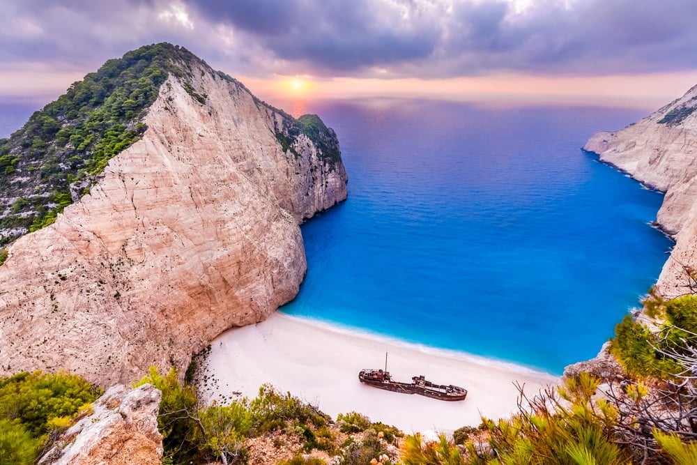 4. Navagio, Zakintos, Yunanistan