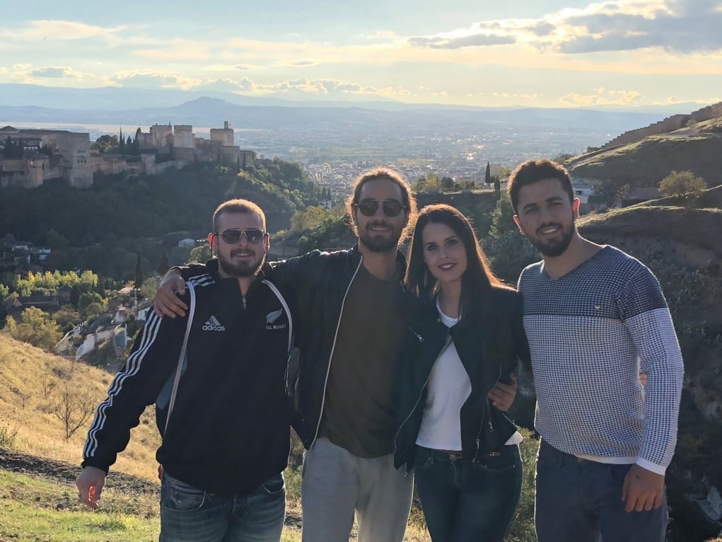 1. Erasmus yurtdışında hem gezip hem okuyabileceğiniz hibeli bir programdır.