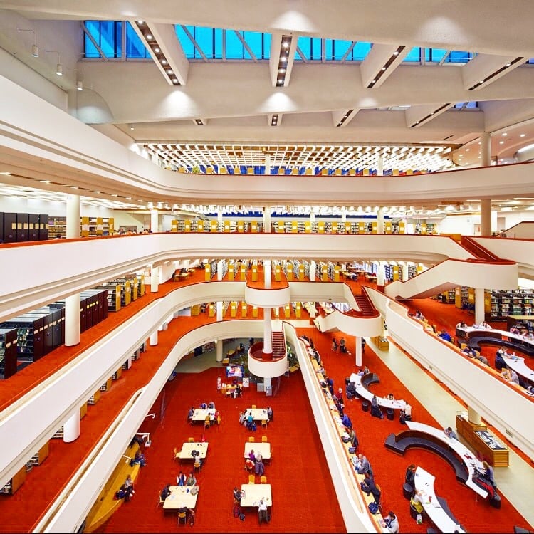 3. Hayatımda gördüğüm en ihtişamlı kütüphane!