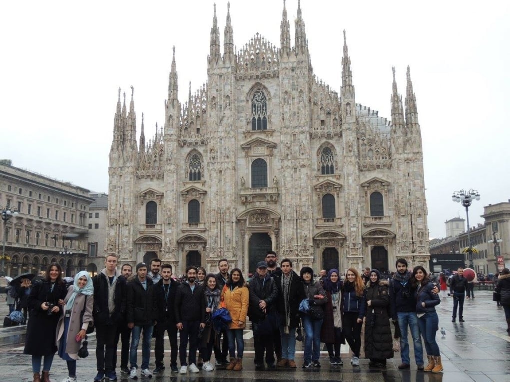 14. Turla birlikte gezmenin tadına vardım.
