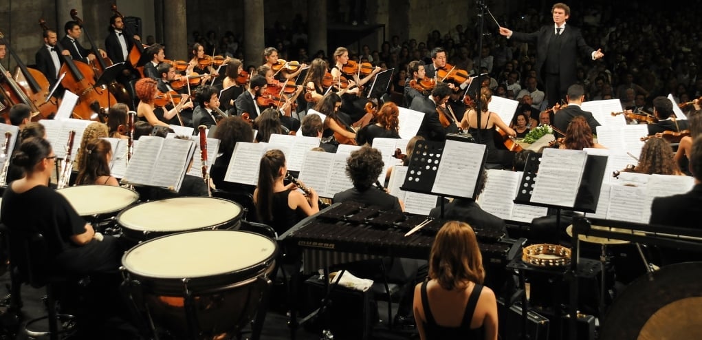 5. Filarmoni orkestrasını canlı dinlemek.