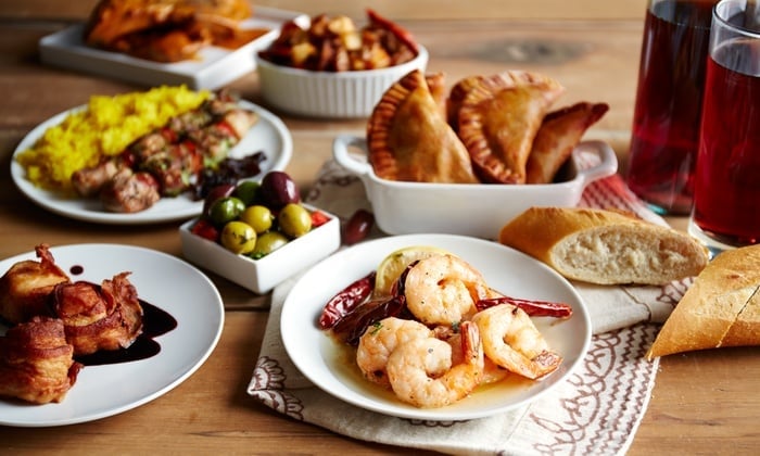 2. Tapas kültürü sayesinde aperatif yiyecekler masanıza gelebilir.