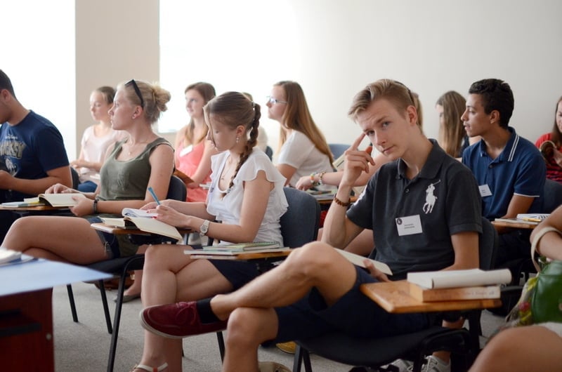 Dil Okulu Seçmenin Püf Noktaları Nelerdir?