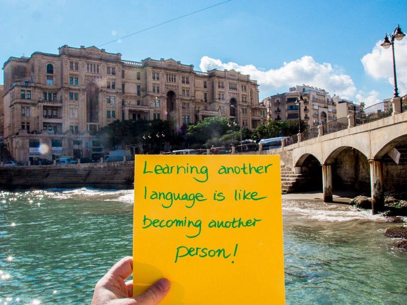 4. Birden fazla dil bilen kişi her zaman aynı kişi değildir.