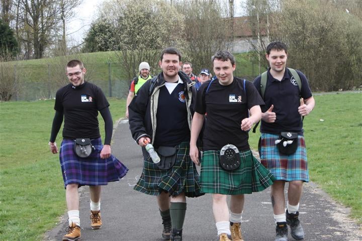 4. Etek: (Kilt)