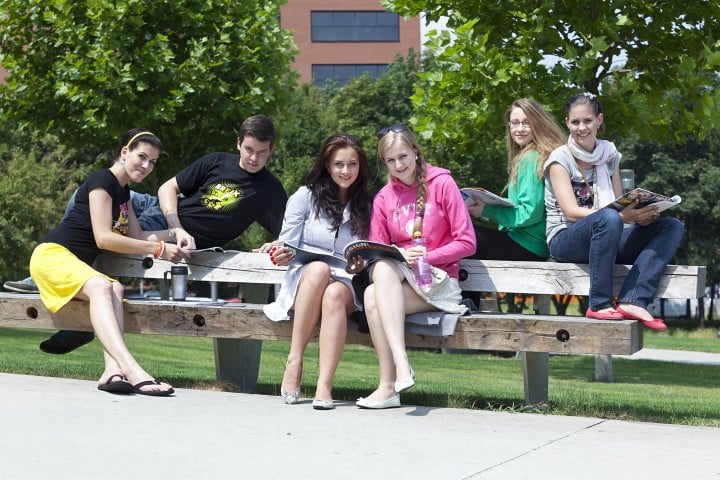 5. Çek dilinde eğitim ücretsizdir.