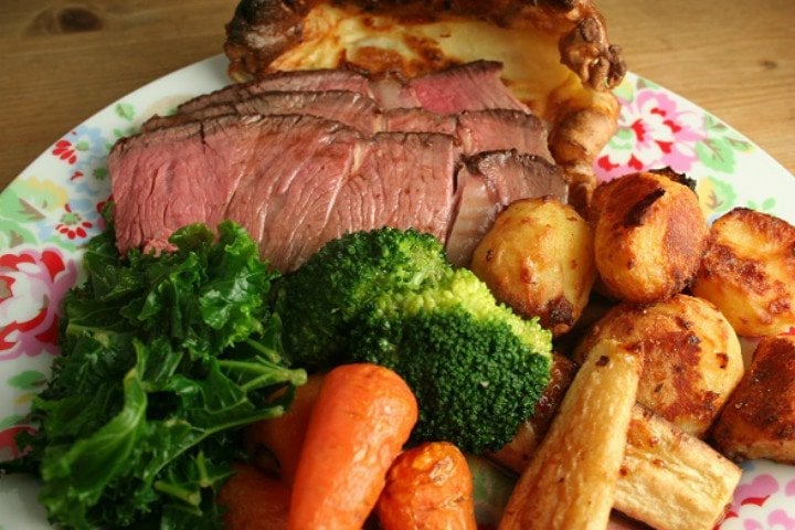 8. İngiltere: Geleneksel Rozbif yemeği
