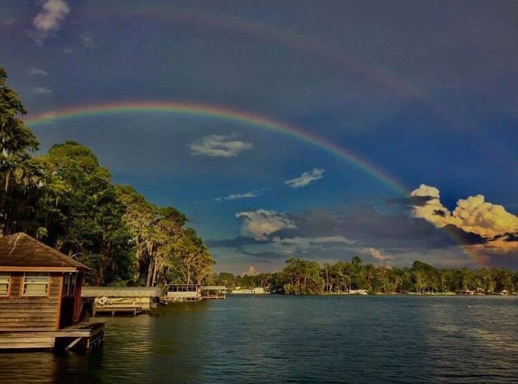 3. Daha önce görmediğiniz güzellikte yeşillik ve göllerle karşılaşırsınız.