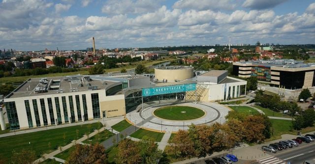 4. Mimarlık öğrencisinin çalıştığı ortamın teknik yeterliliğinin olması gerekir.