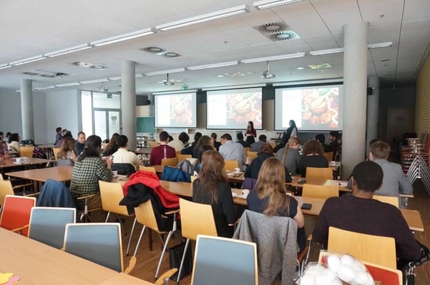 5. Mimarlık öğrencisi çok okur, kaynağa ihtiyacı vardır.