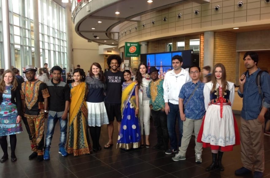 8. Bir mimarlık öğrencisinin gezmesi, diğer kültürleri de görmesi gerekir.