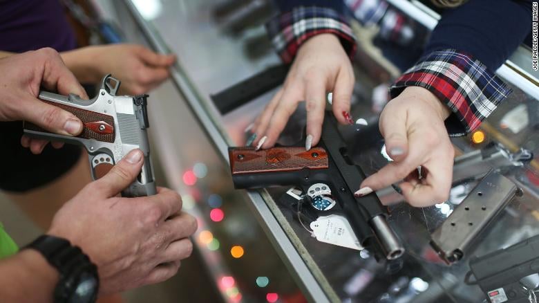 5. Amerika'da herkesin silahı bulunur ve bu yasal haktır.