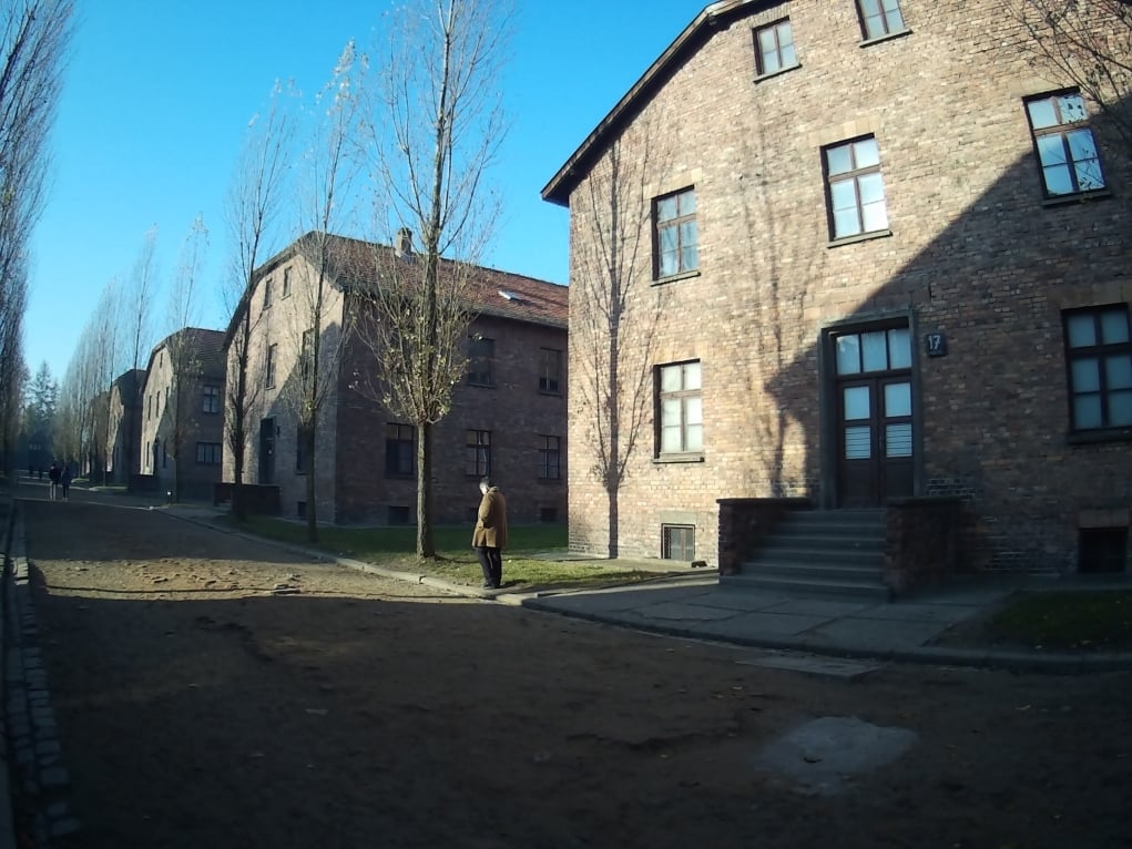 4. Auschwitz Kampı ziyaret saatleri nedir?